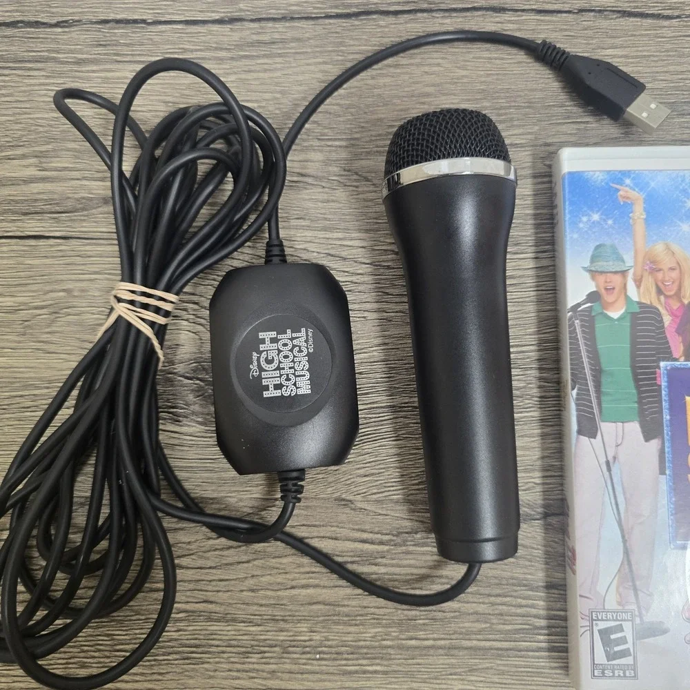 High School‎ Musical: Sing It Bundle with Microphone - Nintendo Wii